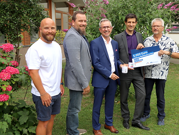 meine Volksbank Raiffeisenbank spendet 5.000 Euro an die Stiftung WeltKinderLachen für Projekt im Antoniushaus Marktl